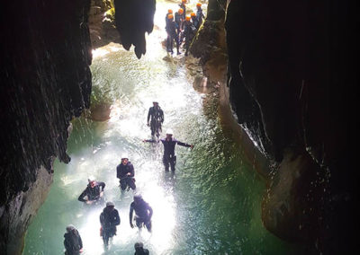 Maglia - Photo de groupe dans la grotte
